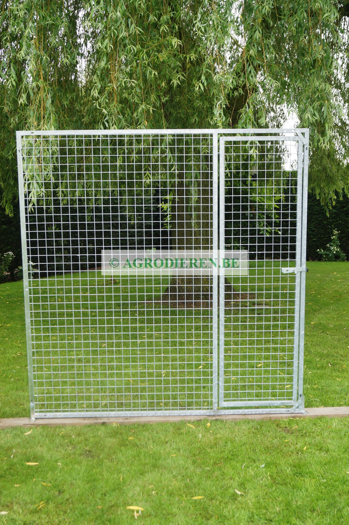 Gaaspaneel 180 h x 175 b 50x50x3 met toegangsdeur Agrodieren